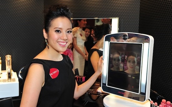 آینهی آرایشی AR shiseido-ar-makeup-mirror